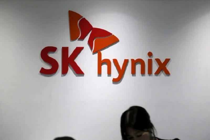 AI Analysts Making Waves: SK Hynix Faces Double Downgrade; ADI Takes Top Spot in Semiconductors