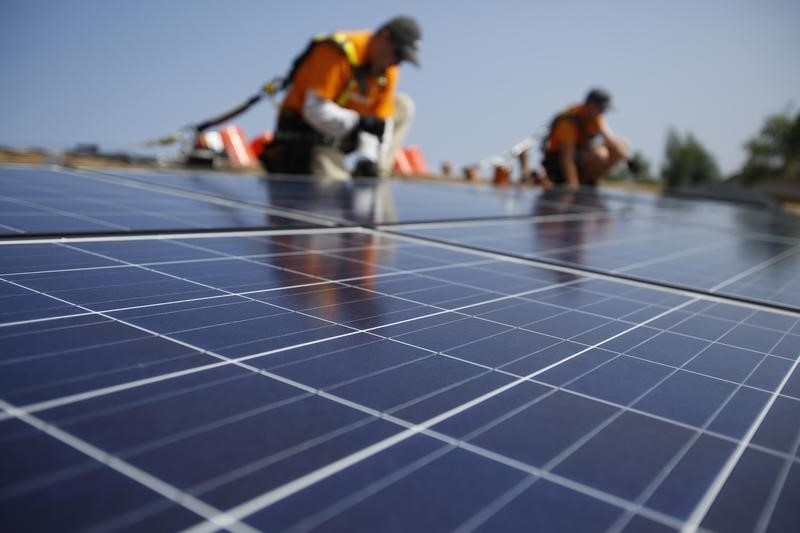 Sunset on First Solar: Q3 Earnings Miss Sends Shares Sliding