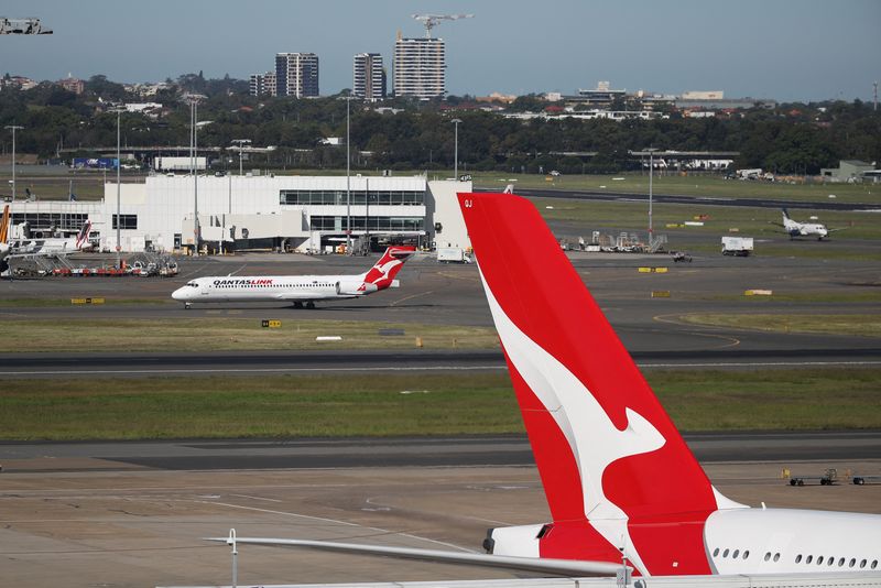 Australian Pilots’ Union Shoots Down Qantas Airways’ Wage Offer